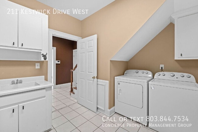 Building Photo - 211 Kestwick Dr W