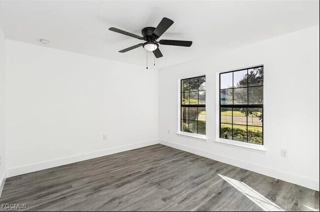 Building Photo - 306 Shadow Lakes Dr