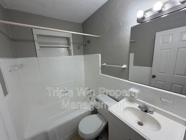 Building Photo - 8126 Albin Ave