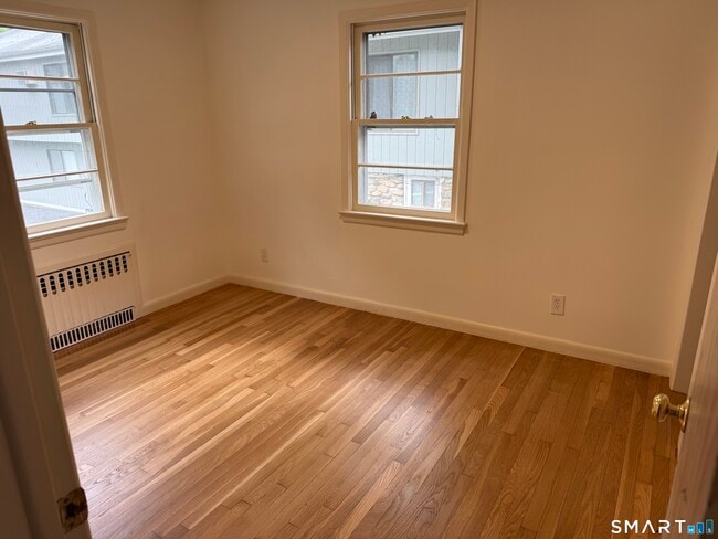 Building Photo - 17 Oenoke Pl