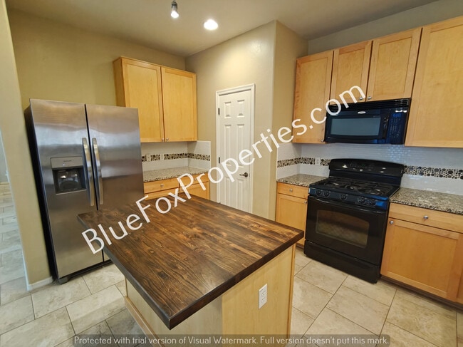 Building Photo - 8012 E Cabinet St