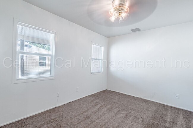 Building Photo - 347-351 E Marengo Ave