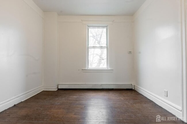 Building Photo - 410 Chadwick Ave