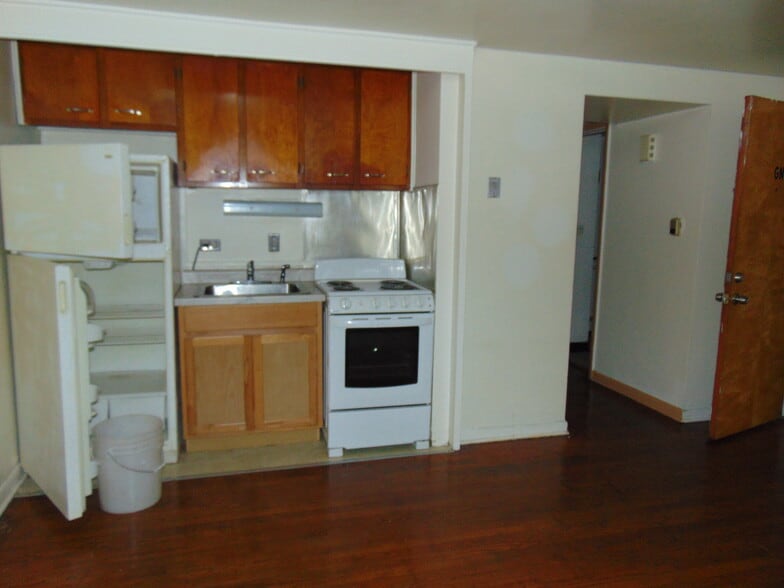 Building Photo - 1907 14th Ave