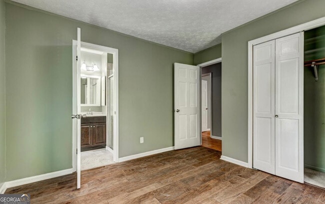 Building Photo - 922 Sharon Ct