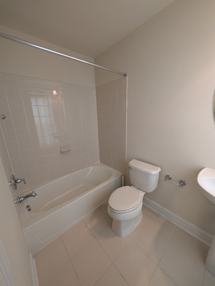 Building Photo - 9442 Canonbury Square