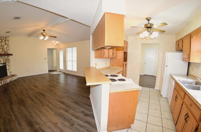 Building Photo - 155 Meadowbrook Ct