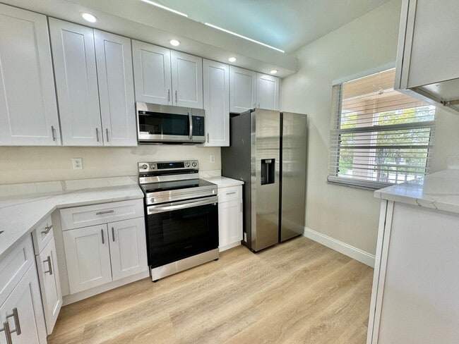 Building Photo - ** BRADSTROM AT LELY ** 3 BED / 2 BATH - CONDO - LIKE NEW! - GREAT LOCATION - ANNUAL RENTAL