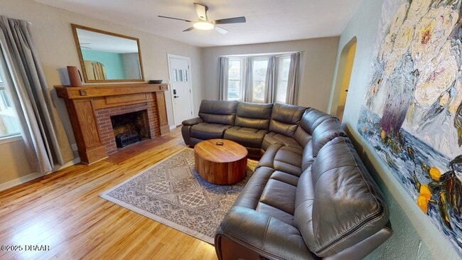 Building Photo - 425 Wisteria Rd