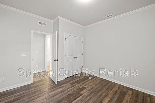 Building Photo - 1011 Red Wing Dr