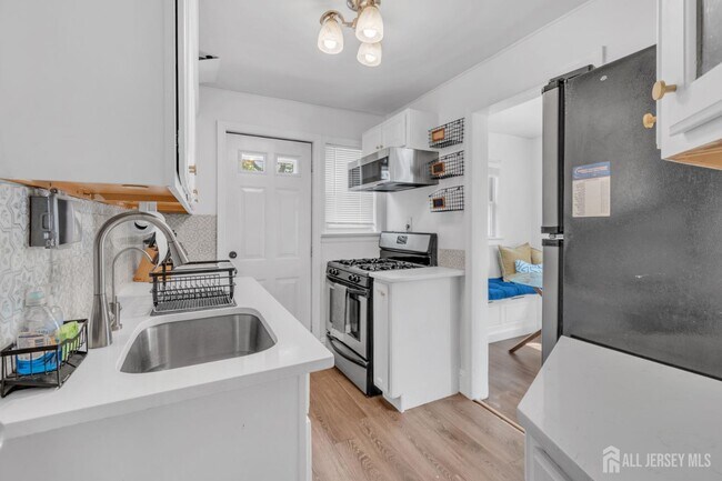 Building Photo - 1355 Hamilton St