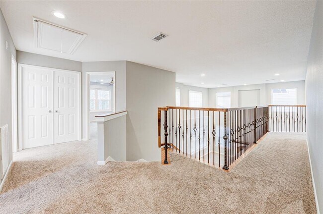 Building Photo - 18 Candle Pine Pl