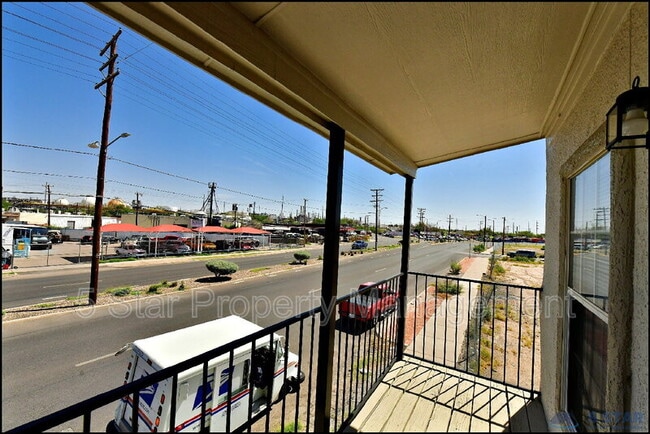 Building Photo - 6806 Alameda Ave