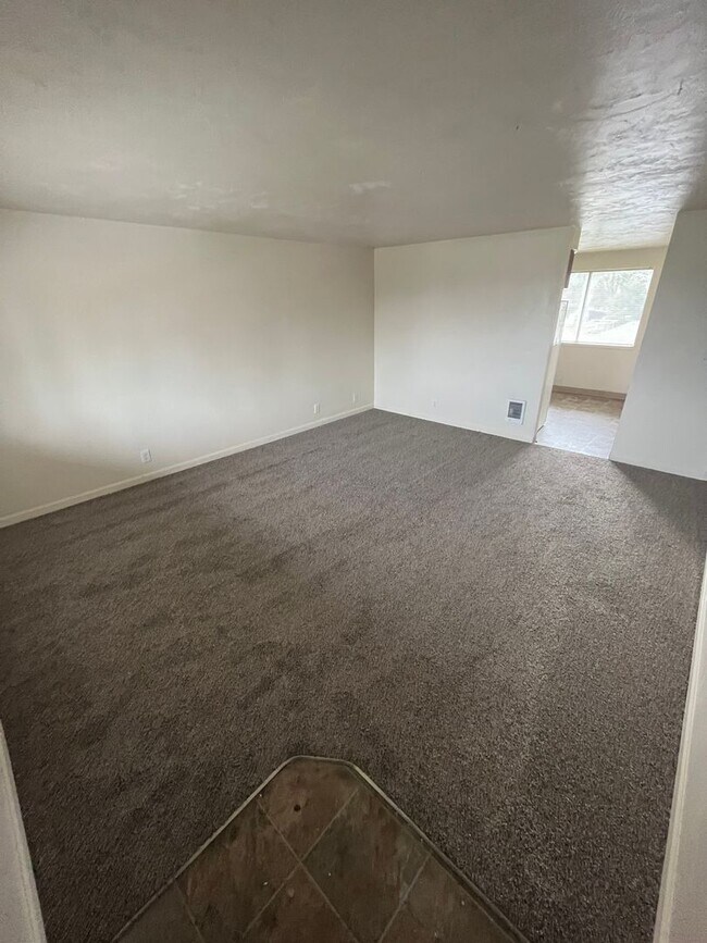 Building Photo - 520 S 42nd St