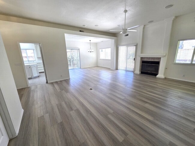 Building Photo - Beautiful 4 Bedroom 2 Bath Home