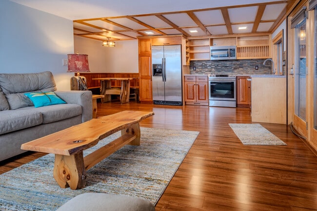 Building Photo - 215 Old Newtown Rd