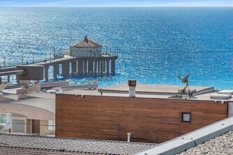 Primary Photo - 1310 Manhattan Ave