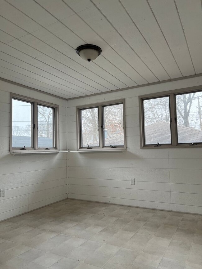 Building Photo - 3 Bedroom 2 Bathroom House in Lansing !!!!...