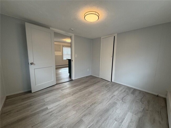 Building Photo - 144 Hopkins Hill Rd