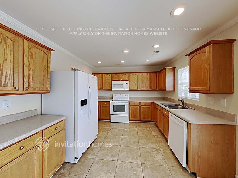 Building Photo - 9721 Hollyburgh Ter