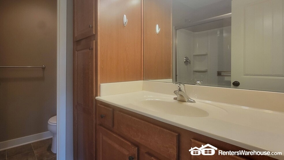 Building Photo - 2816 Lake Ave