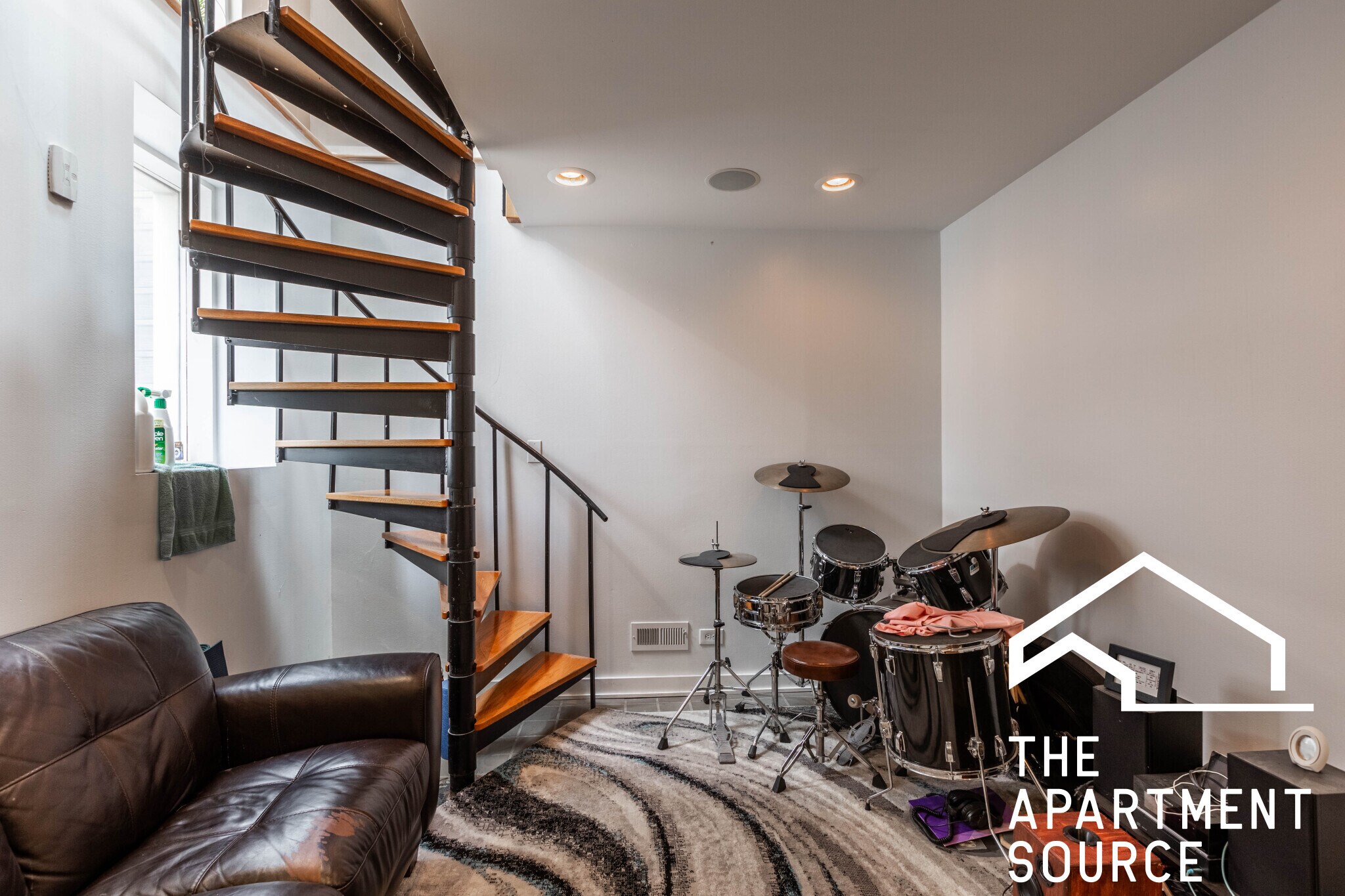 Building Photo - 1939 N Winchester Ave