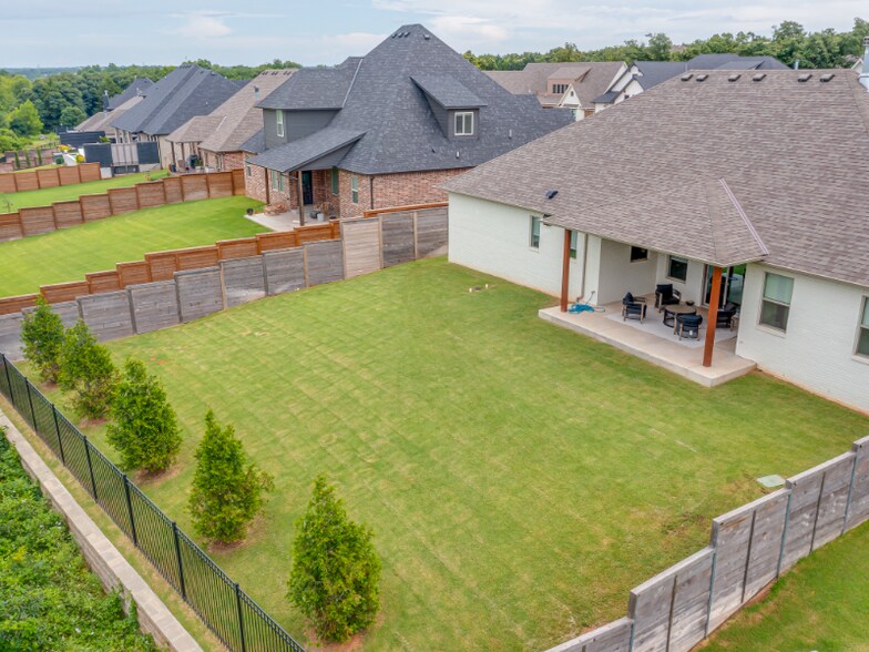 Building Photo - 1433 Sadie Creek Rd