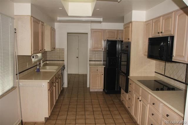 Building Photo - 33 Skyline Dr