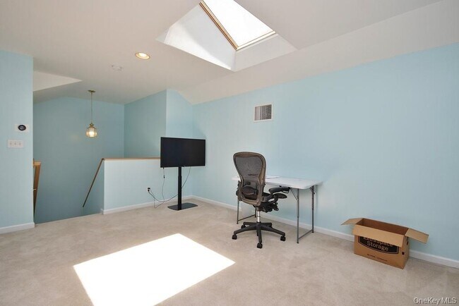 Building Photo - 836 Huntington Dr