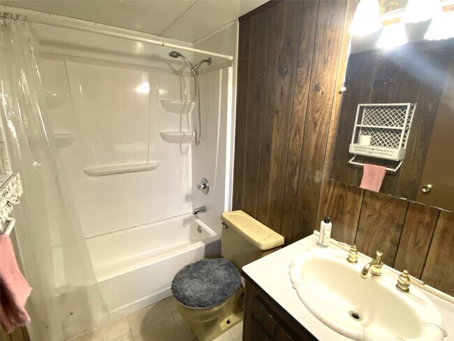 Building Photo - 14662 Brooks Rd