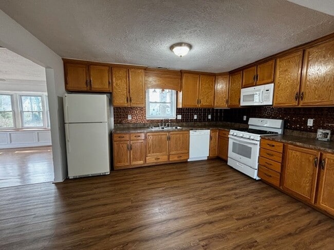 Building Photo - Maple Hall