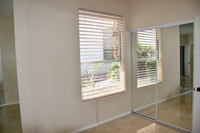 Building Photo - Gorgeous 4 bedroom single story home with ...