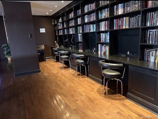 Building Photo - 12-15-15 Broadway