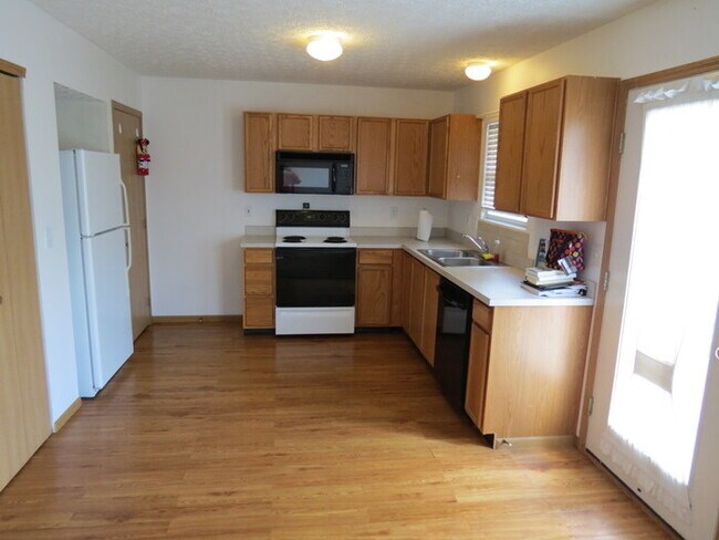 Building Photo - 4032 Grayson Dr, Obetz, OH 43207, USA