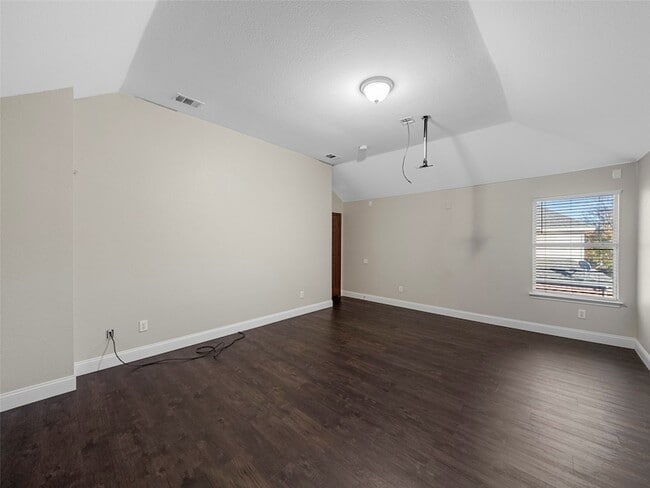 Building Photo - 9943 Red Cedar Dr