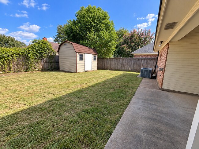Building Photo - 2106 Middle Creek Blvd