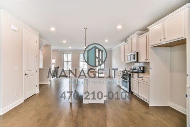 Building Photo - Great location! Elegant Townhome in Doraville