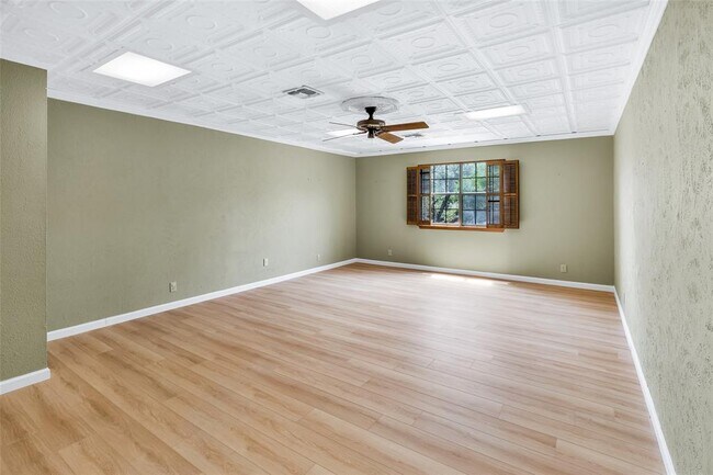 Building Photo - 9006 Balcones Club Dr