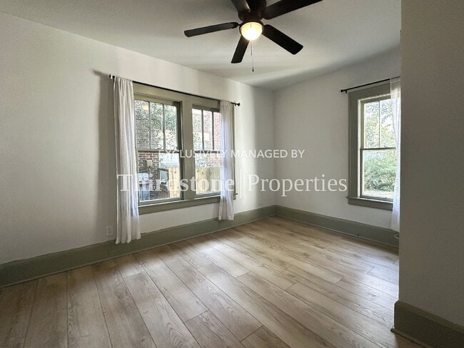 Building Photo - 2030 Redwing St