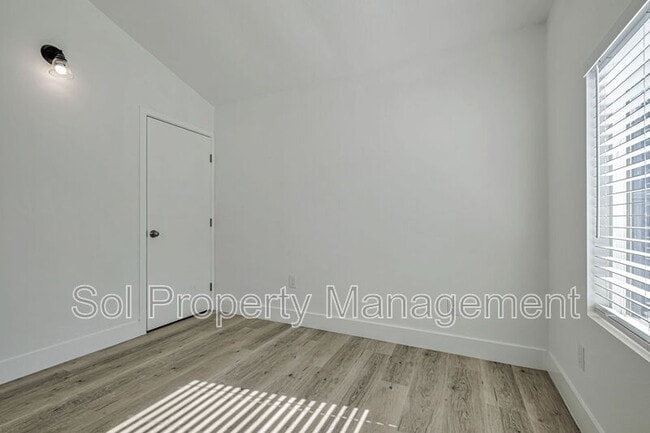 Building Photo - 822 Eaton St