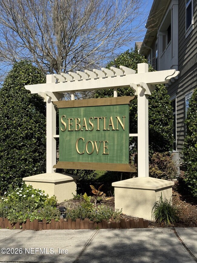 Building Photo - 2564 Golden Lake Loop