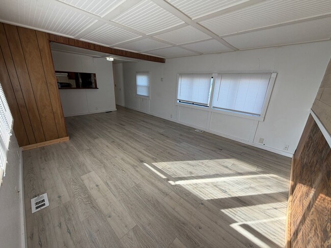 Building Photo - 3 bed 1 bath mobile home