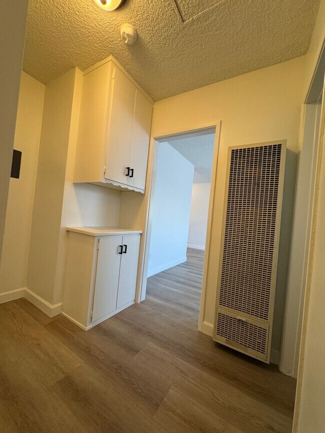 Building Photo - 673 W 22nd St