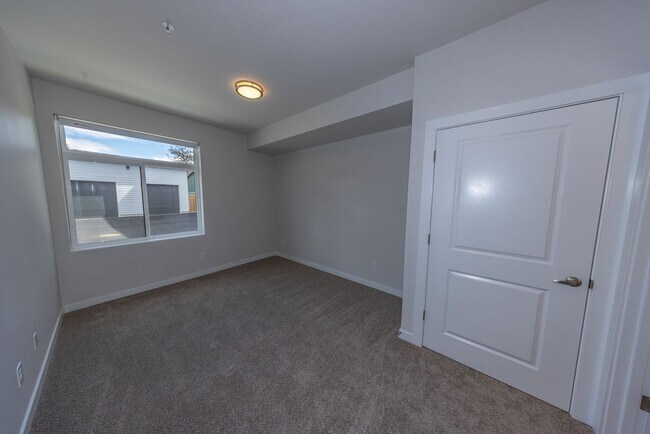 Building Photo - BRAND NEW - Reserve Street Lofts - Gated - Free Month & Free xfinity internet!
