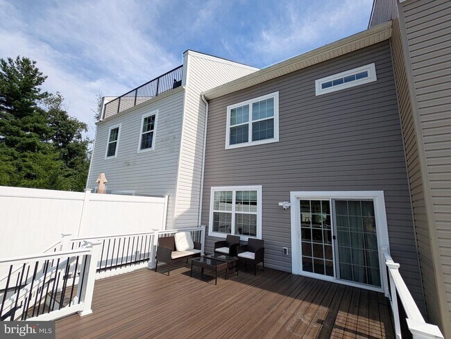 Building Photo - 8162 Trotters Chase