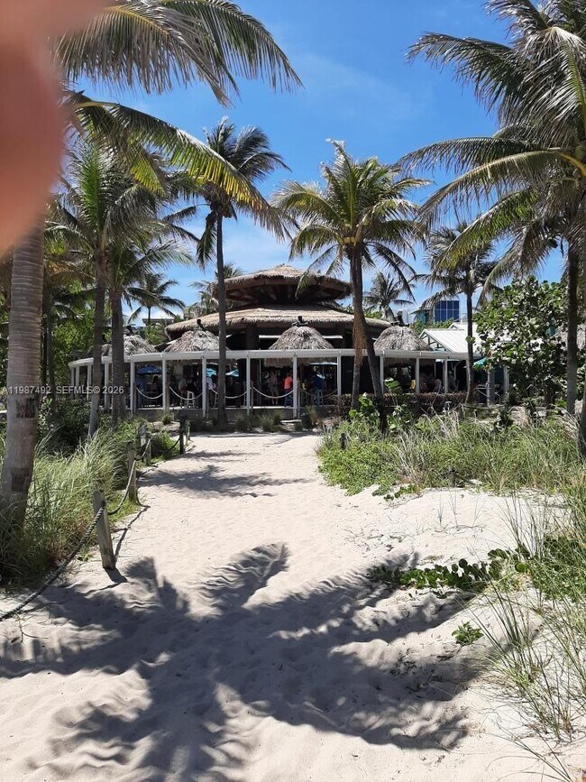 Building Photo - 371 SE 3rd St