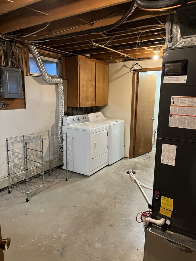 Building Photo - 120 Railroad St