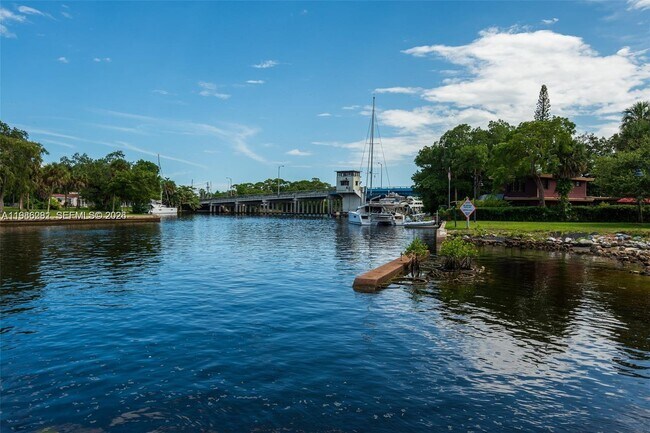 Building Photo - 1716 SW 12th Ct