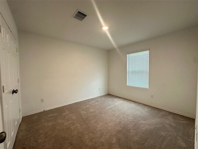 Building Photo - 11079 N Lake Mist Ln