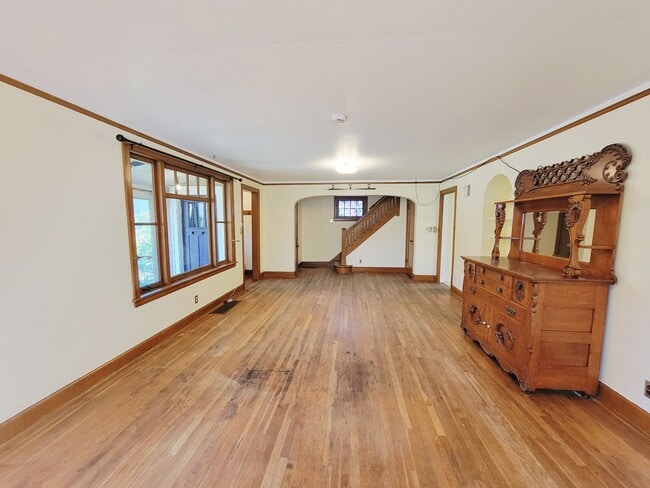 Building Photo - 3-Bedroom Home in Juneau’s Desirable Downt...
